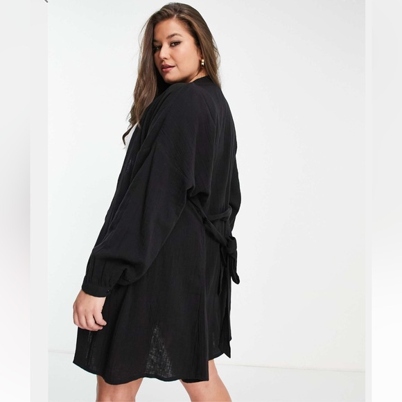 ASOS DESIGN CURVE 12 bell sleeve beach kimono on black gauze - Picture 3 of 6